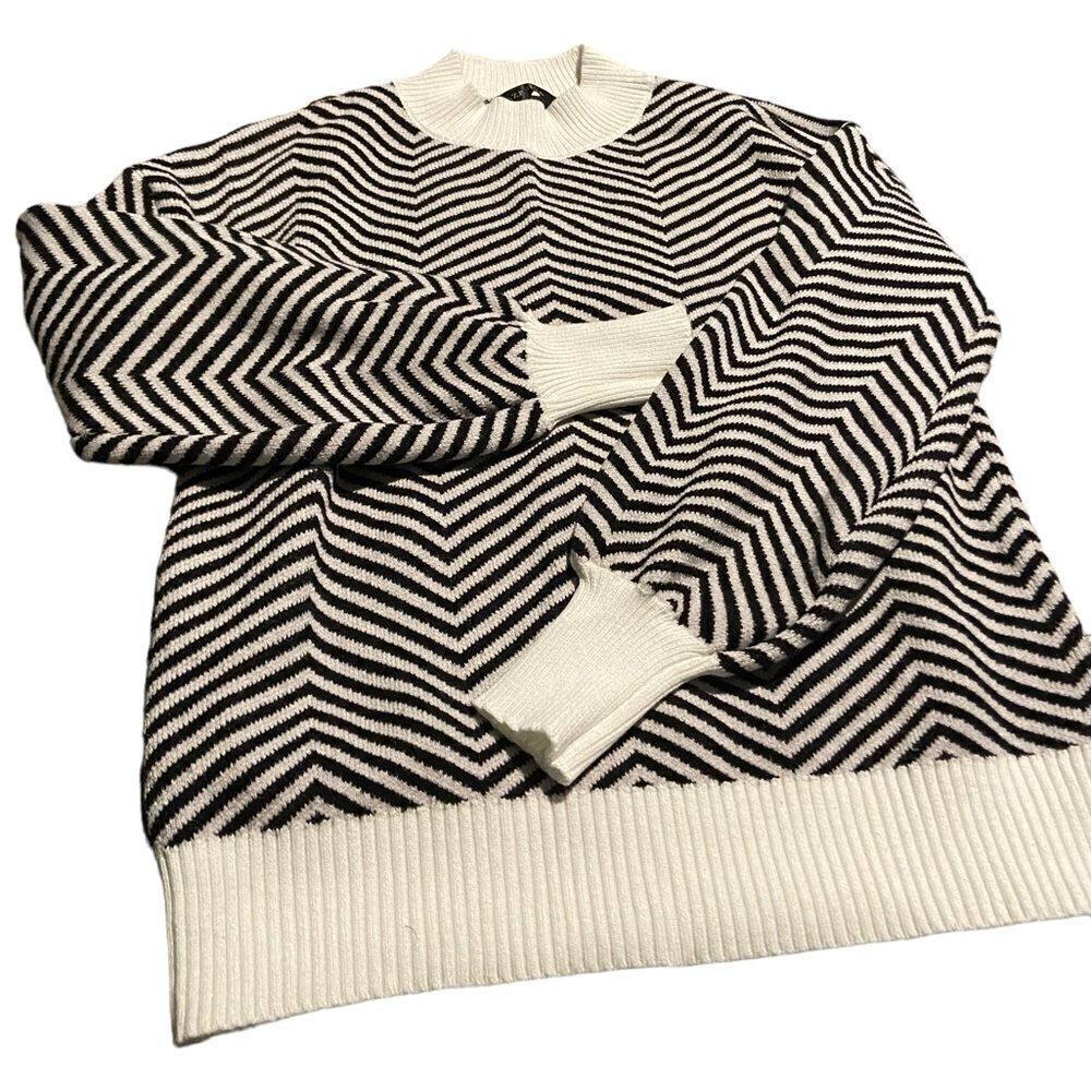 Zeus a size small sweater excellent condition awesome look and style